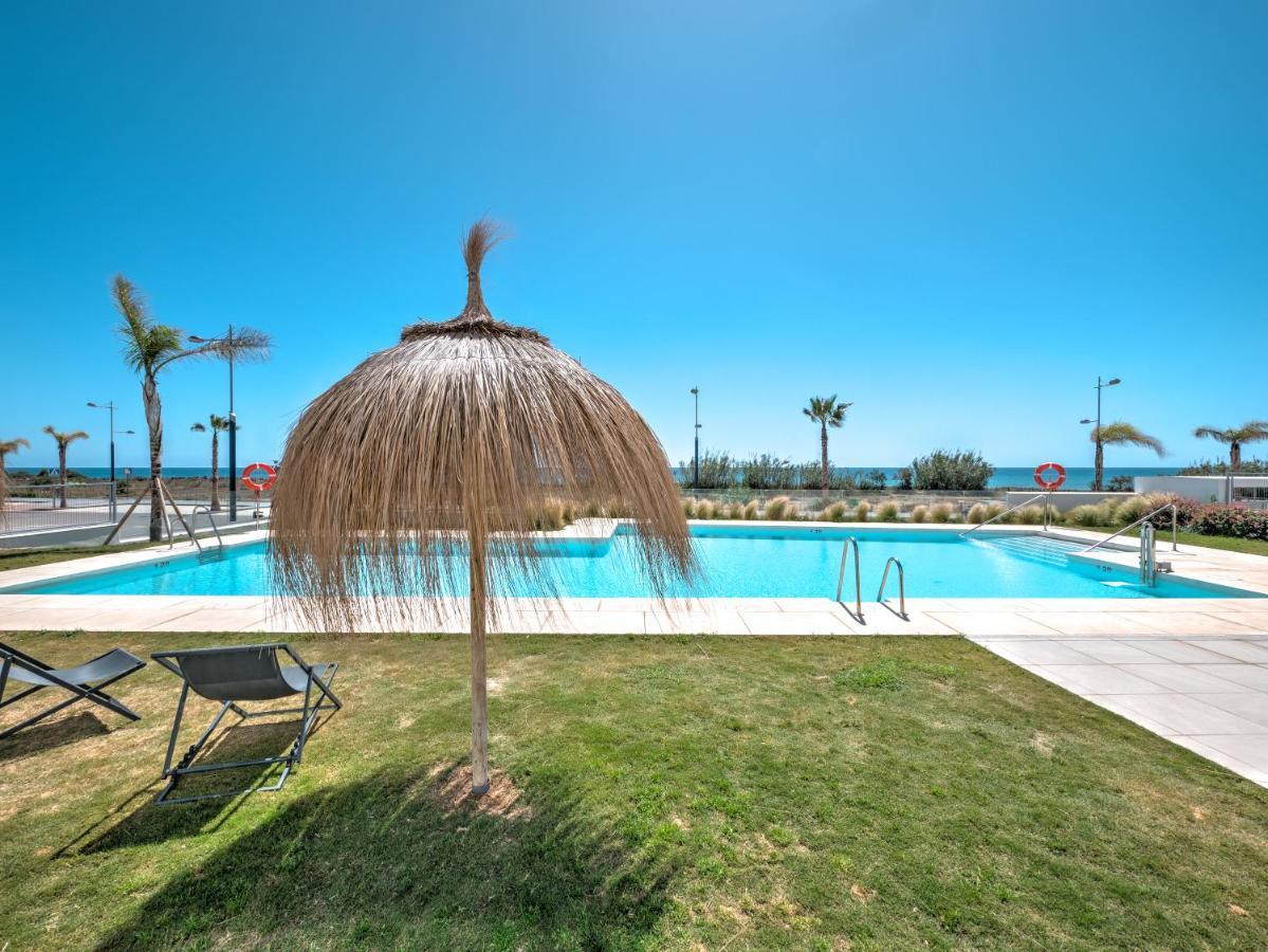 New Beach Front Apartment With Large Balcony Torrox Exterior photo